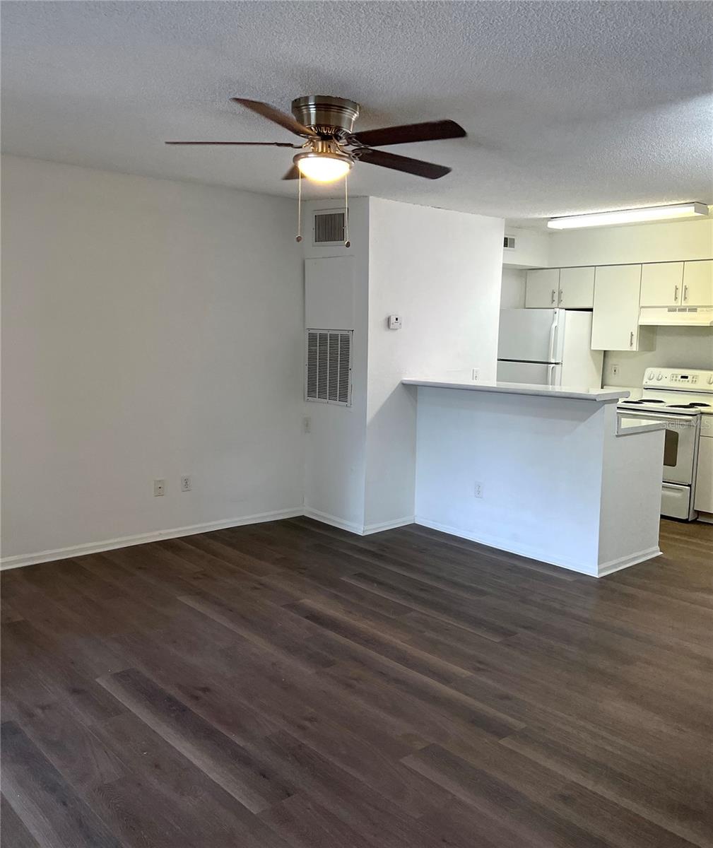 Image 15 of 31 For 2203 Yankee Place 204