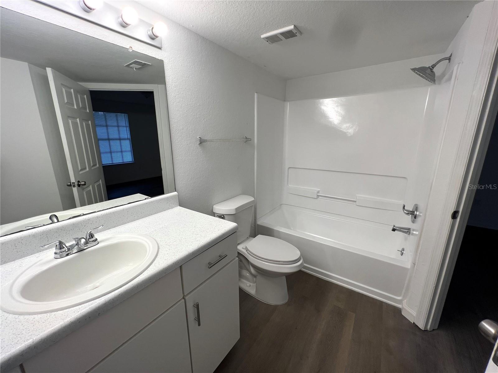 Image 21 of 31 For 2203 Yankee Place 204