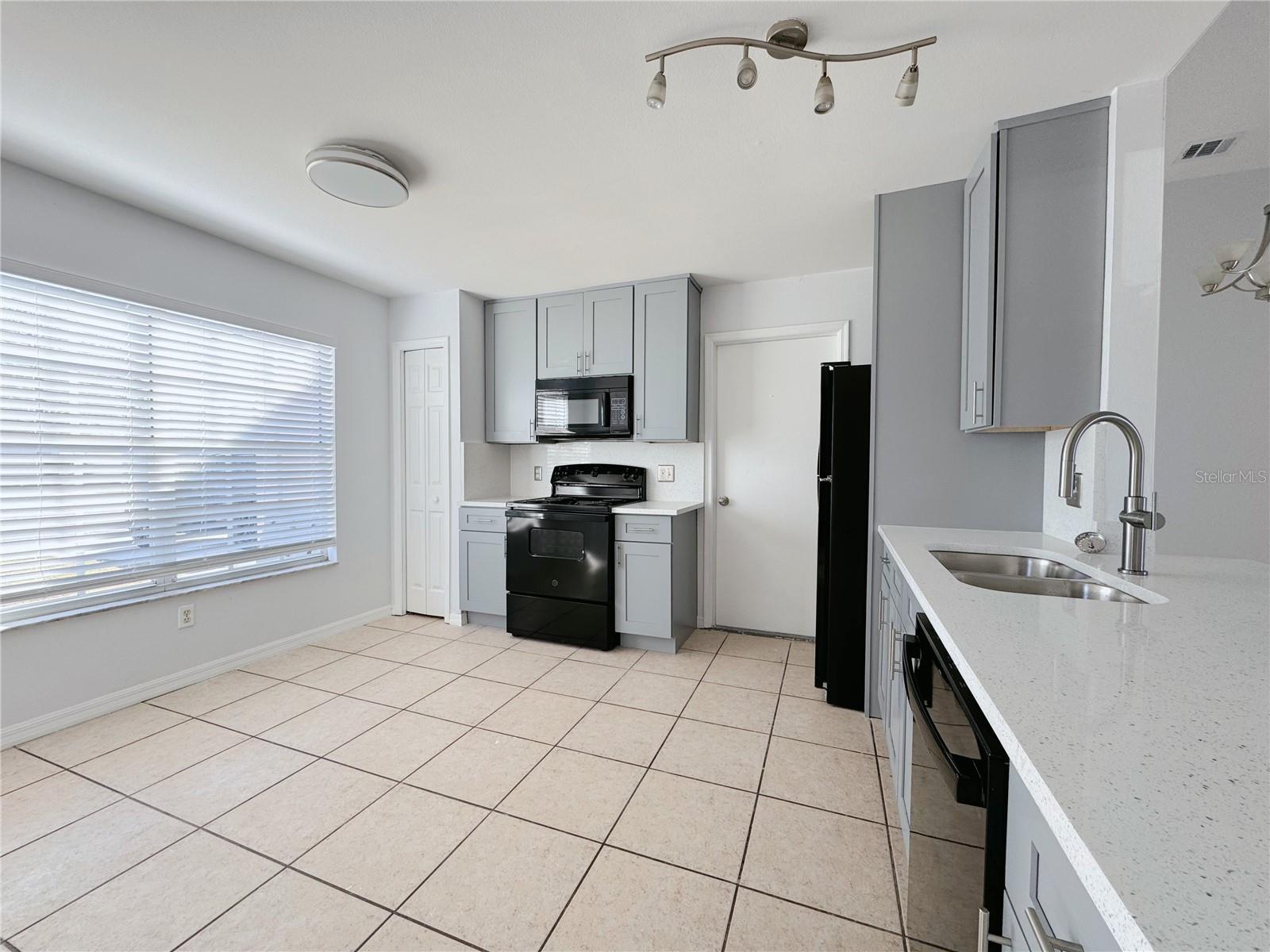 Image 5 of 30 For 8706 Fort Shea Avenue