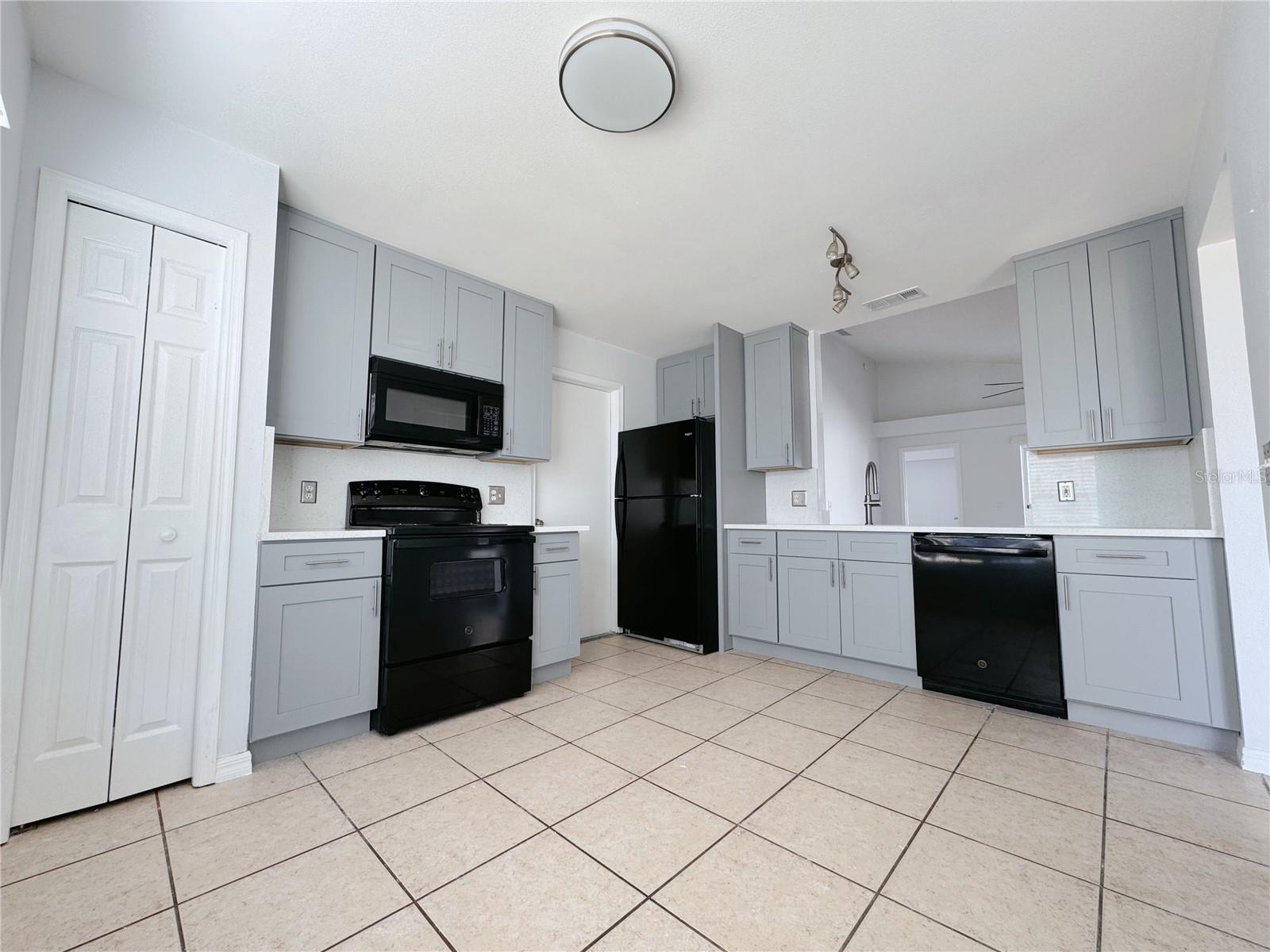 Image 6 of 30 For 8706 Fort Shea Avenue