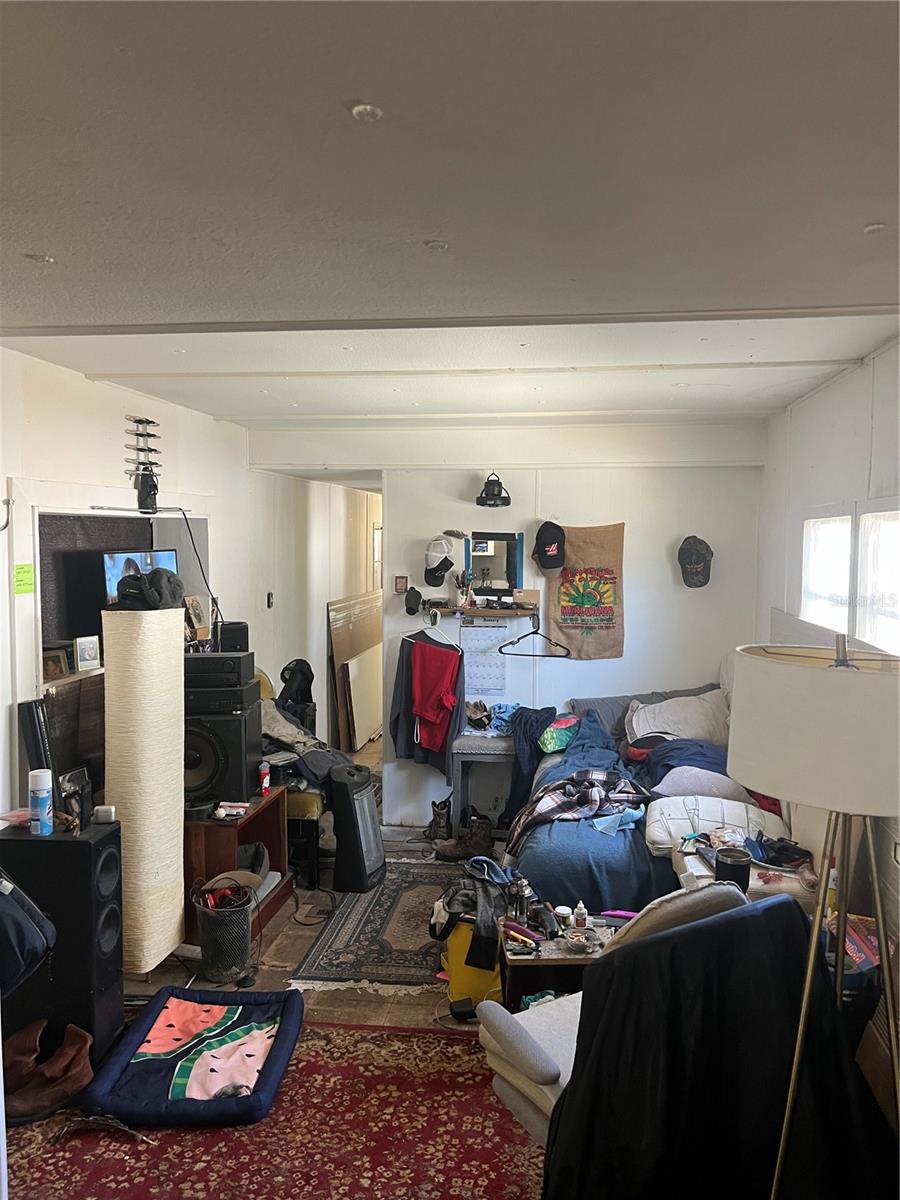 Image 17 of 31 For 118 Creekside Road