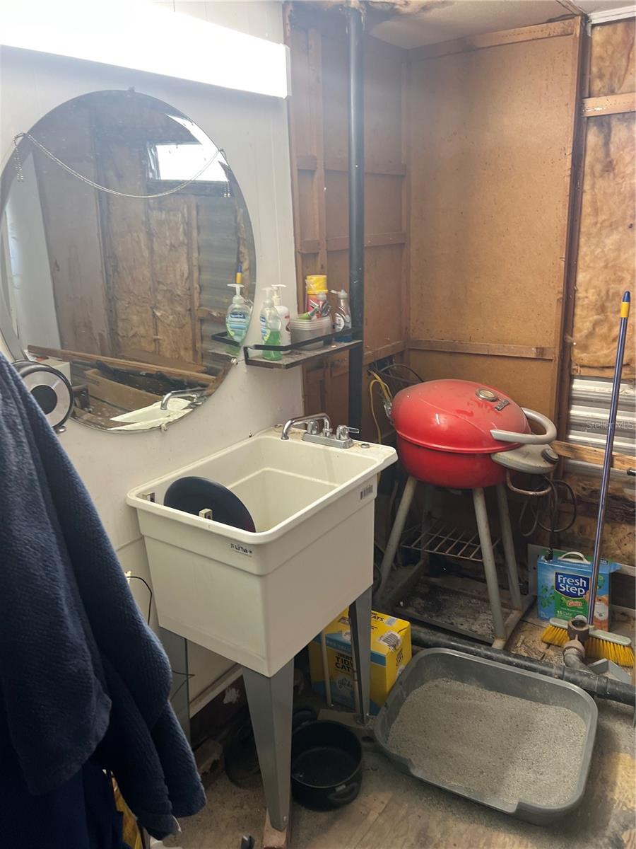 Image 23 of 31 For 118 Creekside Road