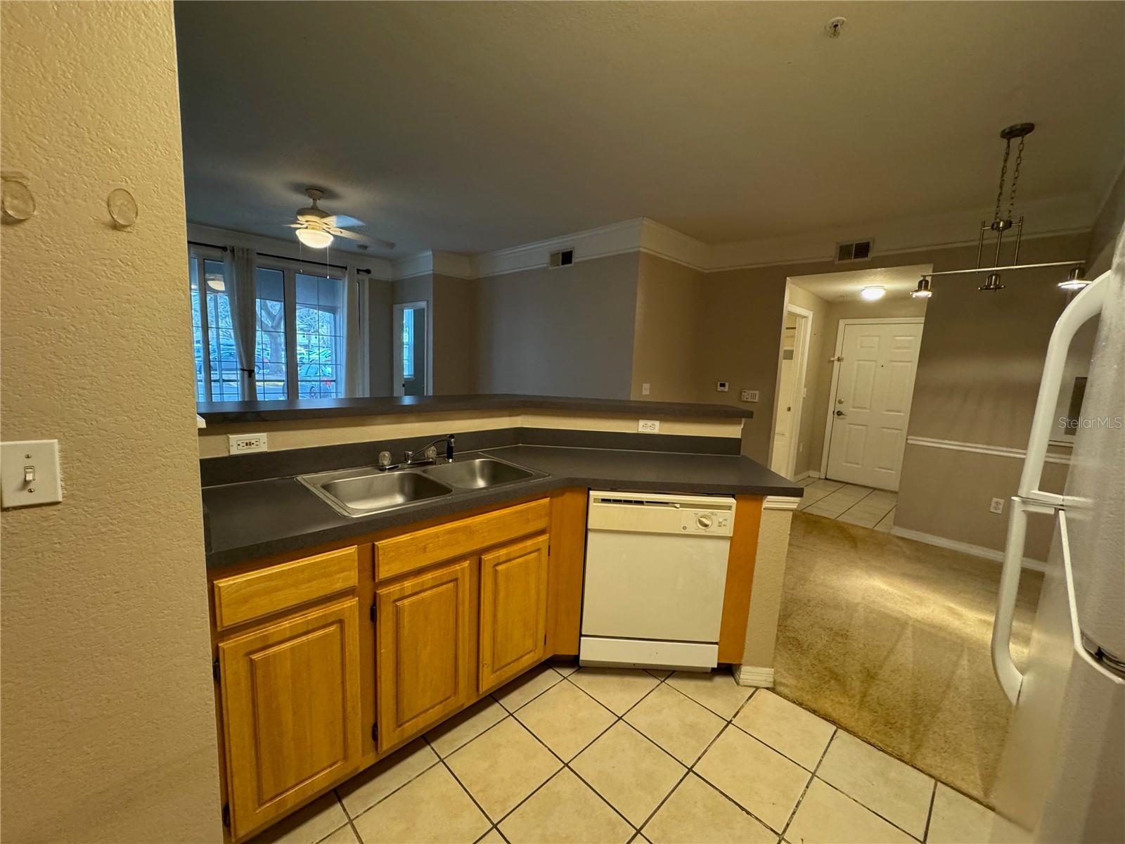 Listing photo id 2 for 6685 Queens Borough Avenue 107