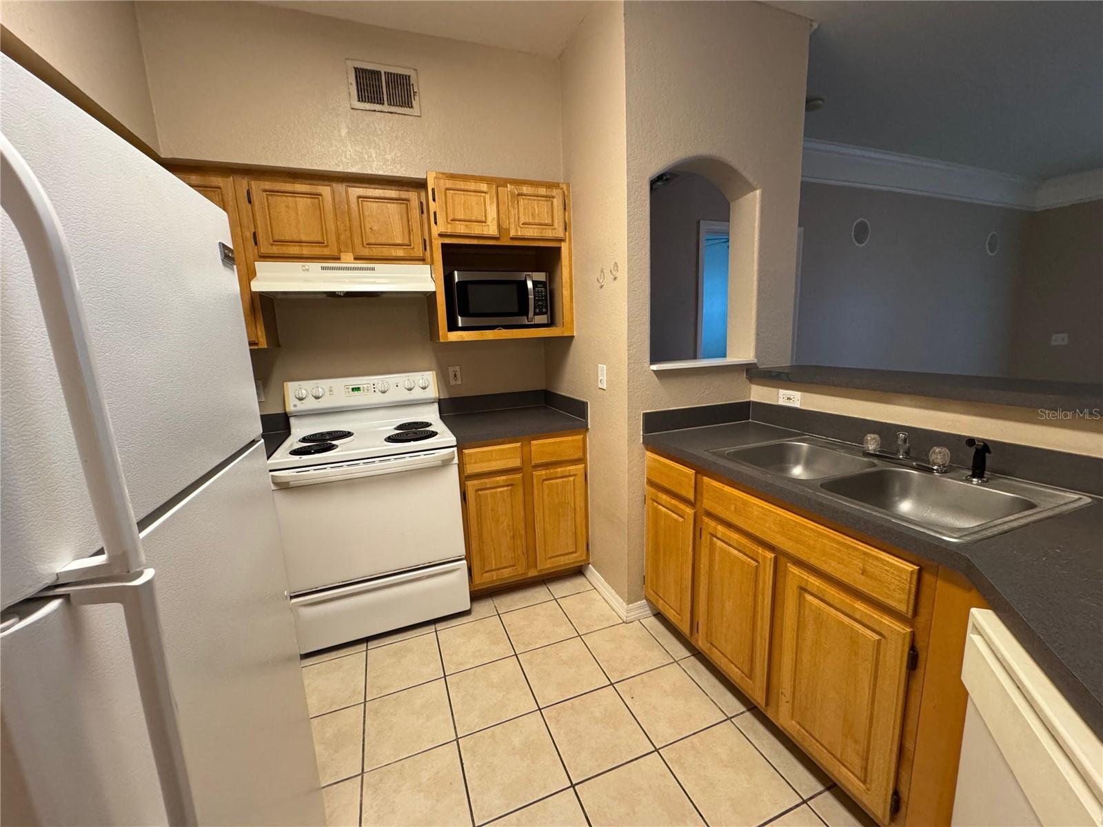 Listing photo id 3 for 6685 Queens Borough Avenue 107