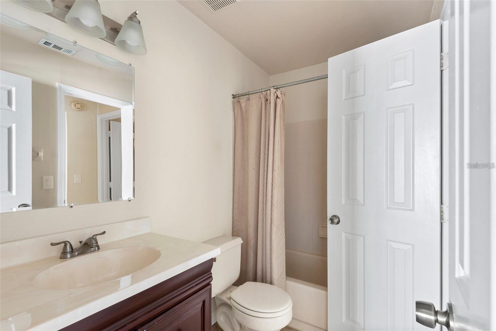 Image 13 of 16 For 709 Youngstown Parkway 368