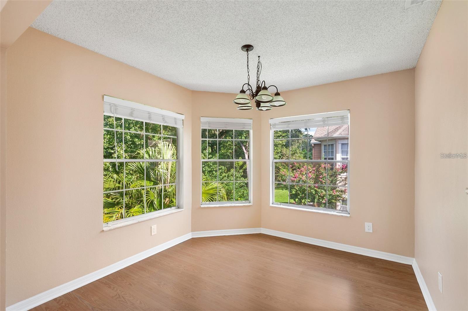 Image 4 of 16 For 709 Youngstown Parkway 368