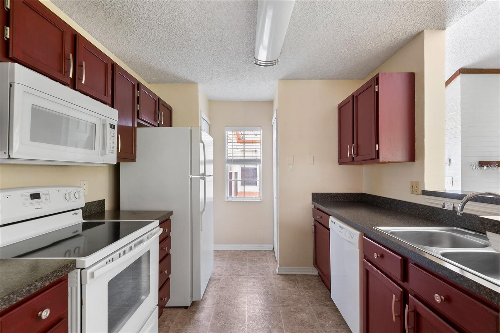 Image 5 of 16 For 709 Youngstown Parkway 368