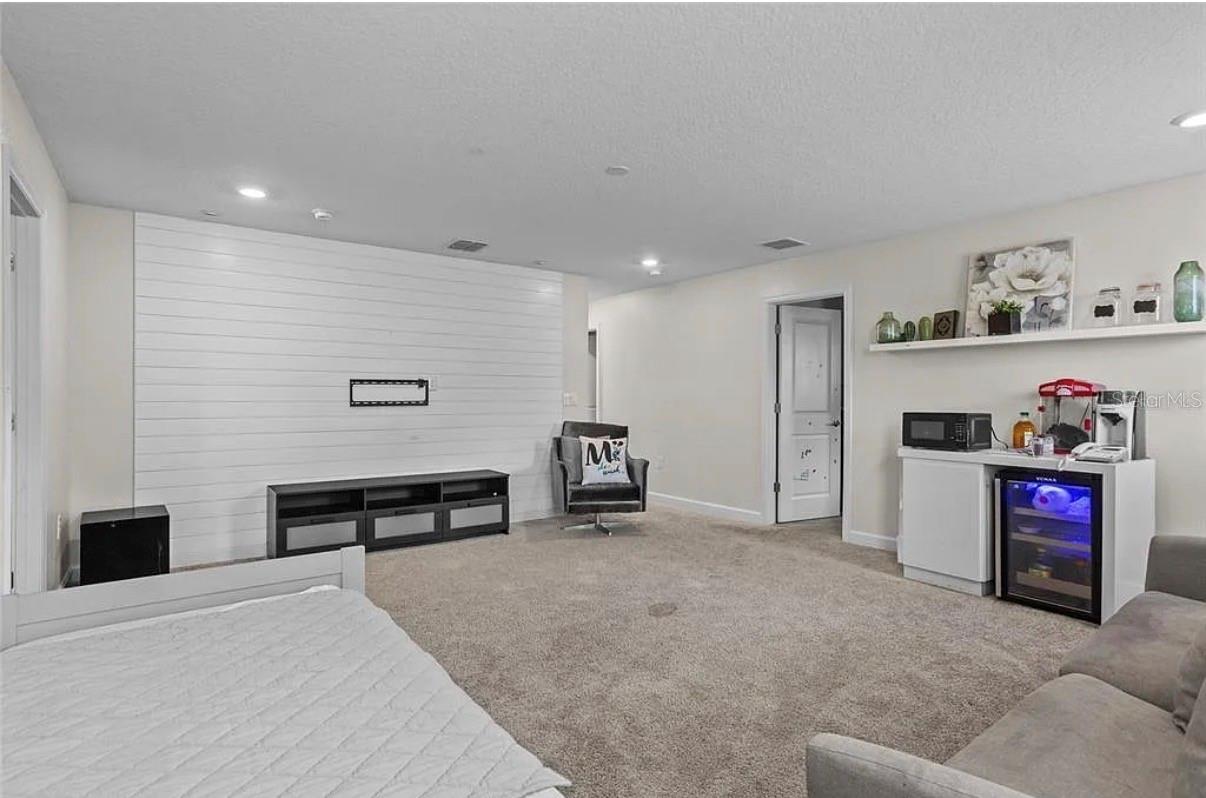 Image 16 of 24 For 4585 Target Boulevard