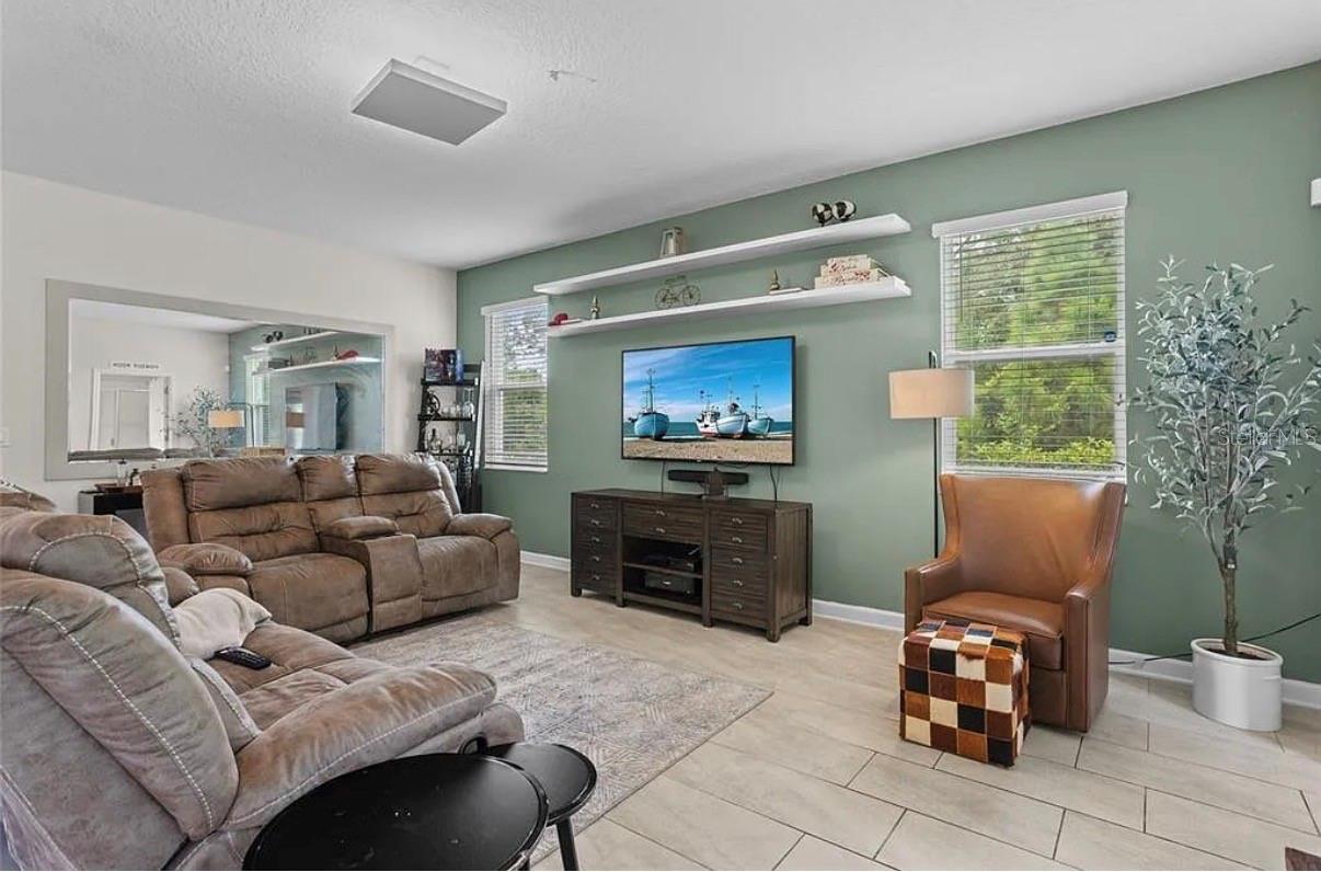 Image 6 of 24 For 4585 Target Boulevard