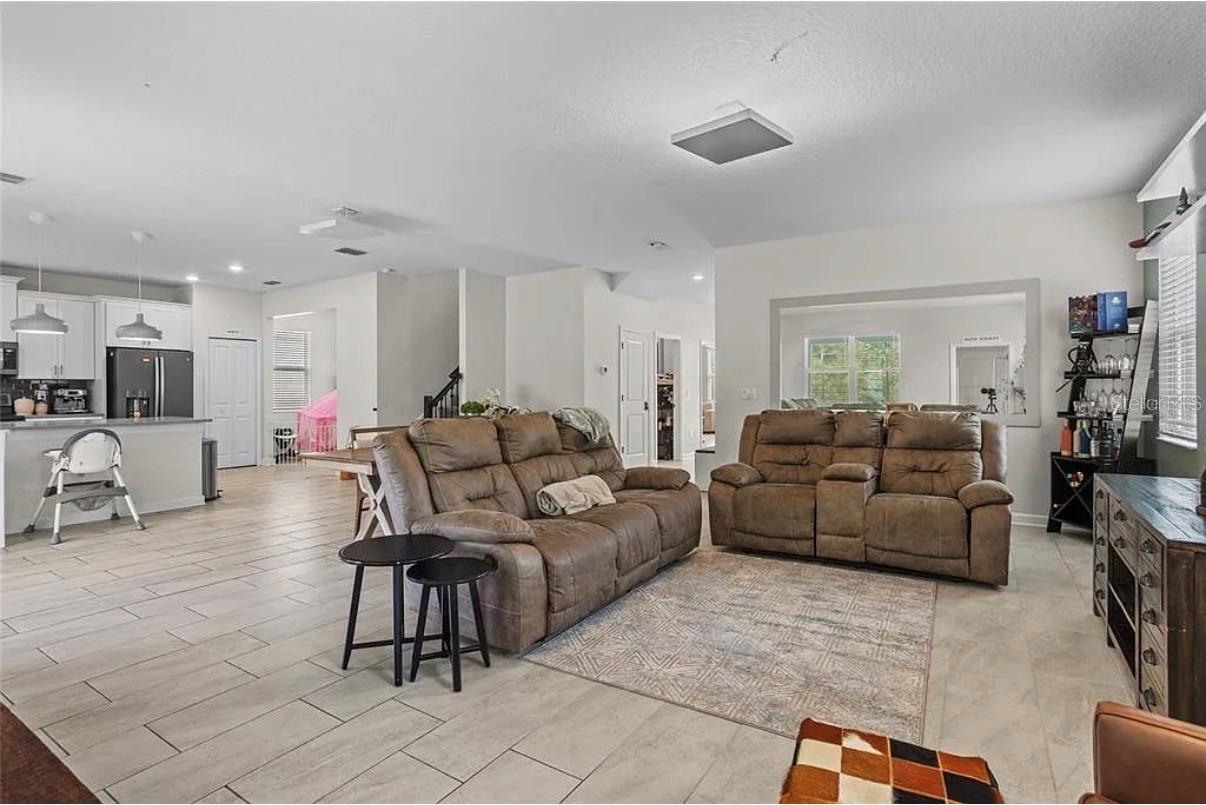 Image 7 of 24 For 4585 Target Boulevard