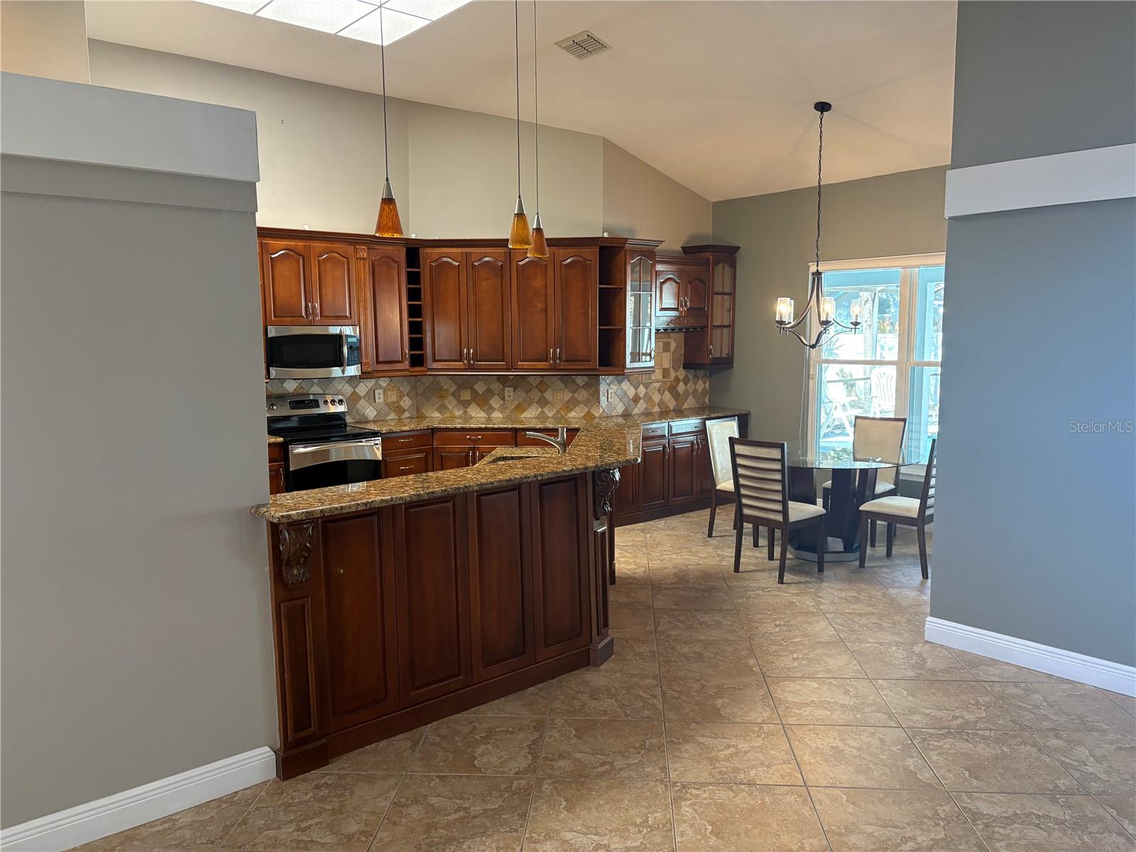 Image 11 of 54 For 8045 Landgrove Court