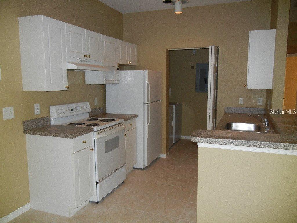 Listing photo id 6 for 873 Grand Regency Pointe  105