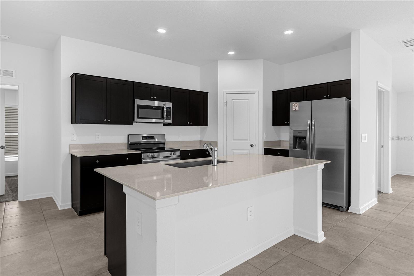 Image 3 of 26 For 269 Lawson Avenue