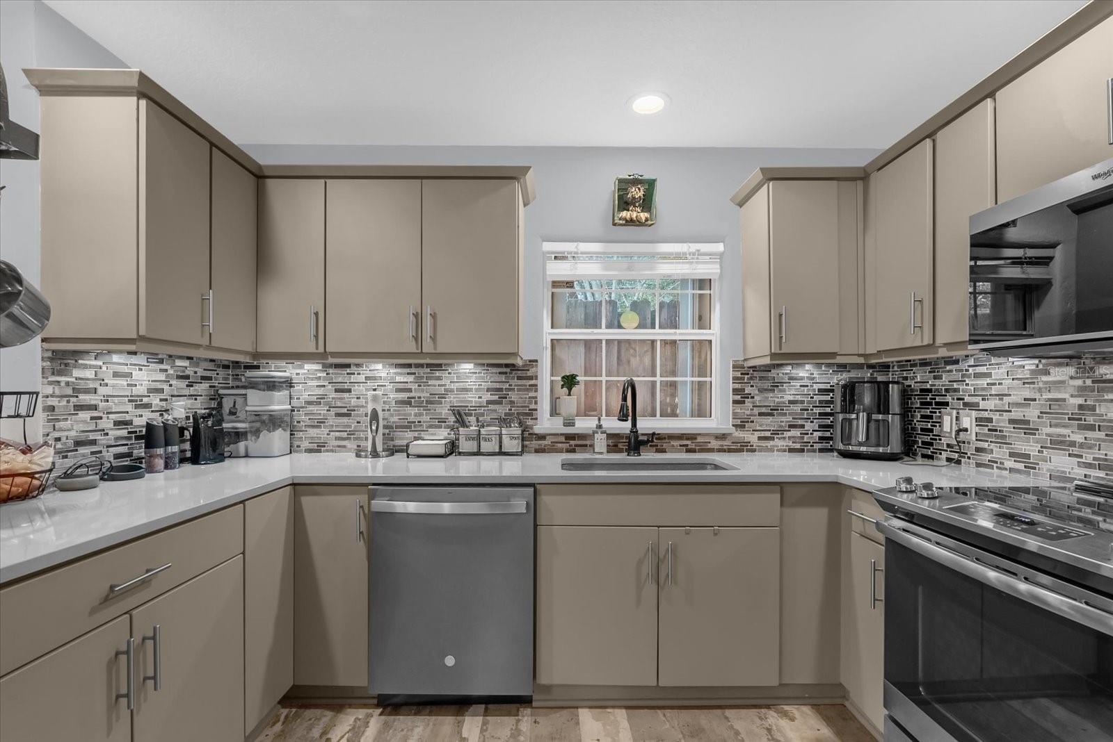 Image 10 of 23 For 107 Ivanhoe Boulevard