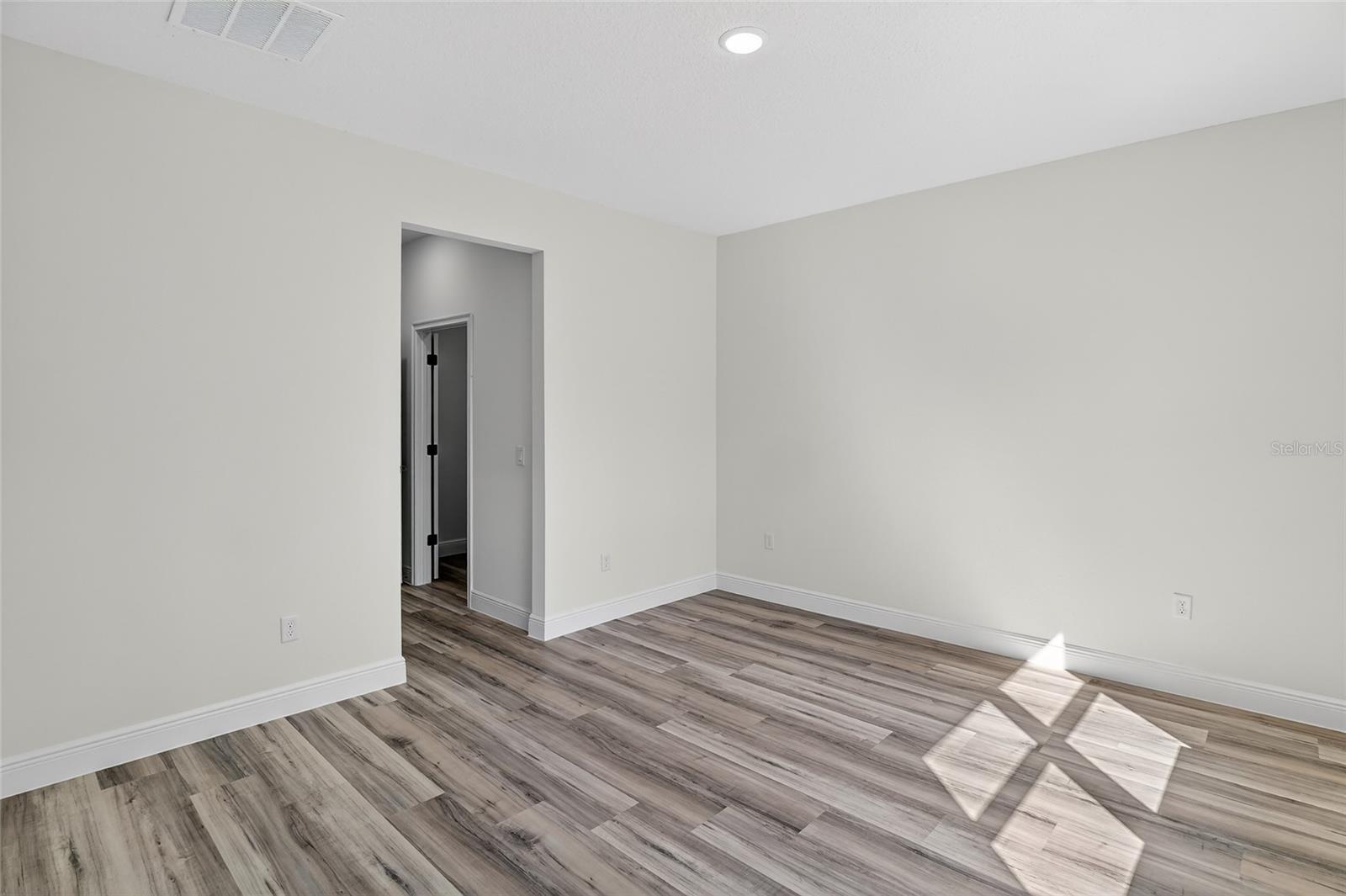 Image 9 of 24 For 7945 Janeaux Drive