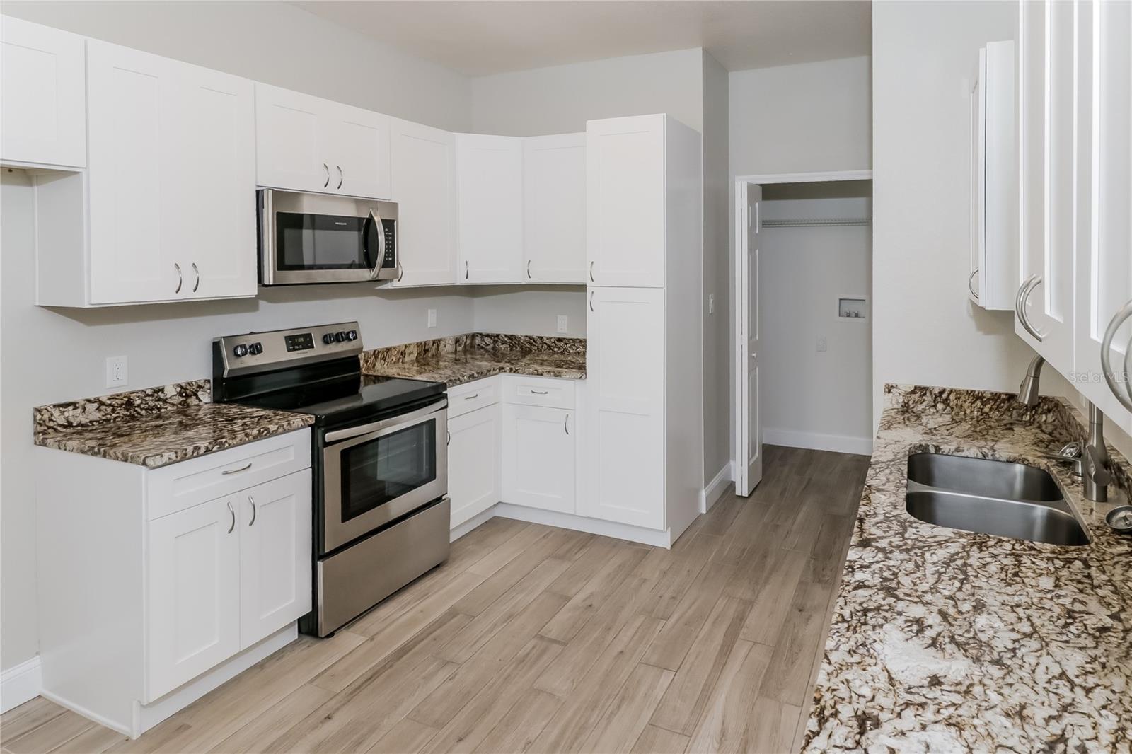 Image 8 of 16 For 505 Waller Street