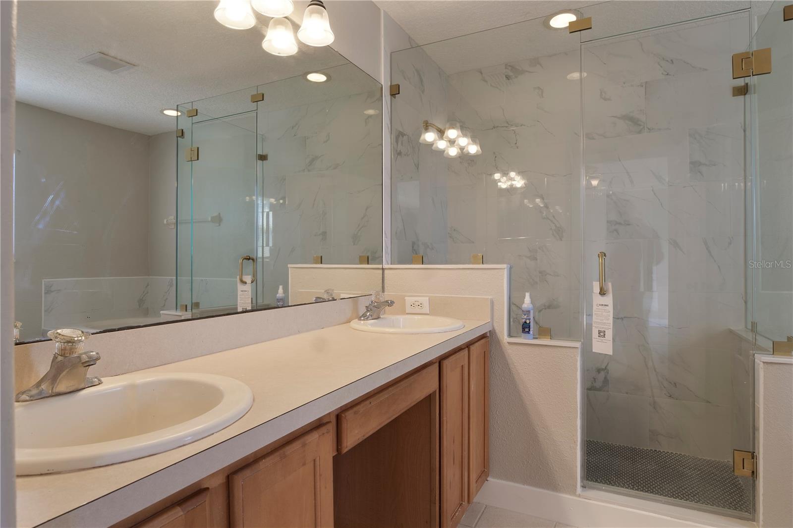 Image 19 of 37 For 10216 Oak Crest Road