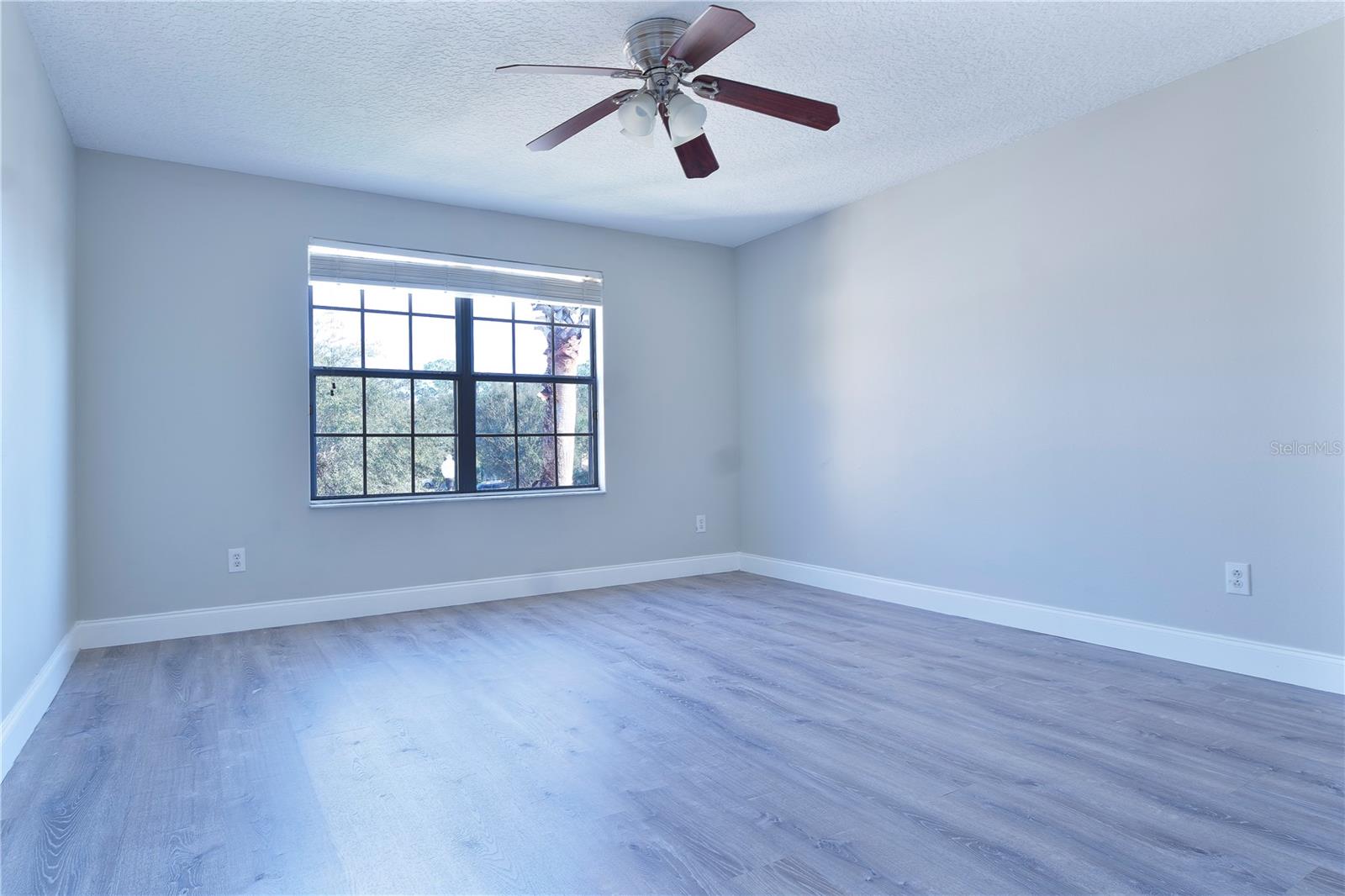 Image 25 of 37 For 10216 Oak Crest Road