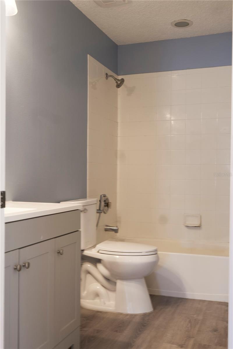 Image 28 of 37 For 10216 Oak Crest Road