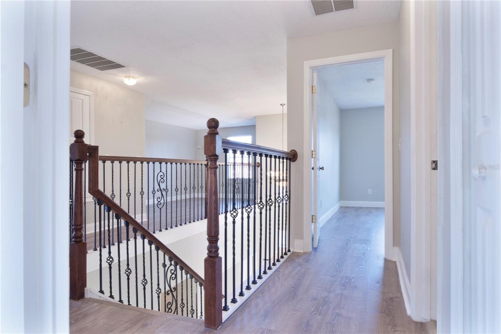 Image 5 of 37 For 10216 Oak Crest Road