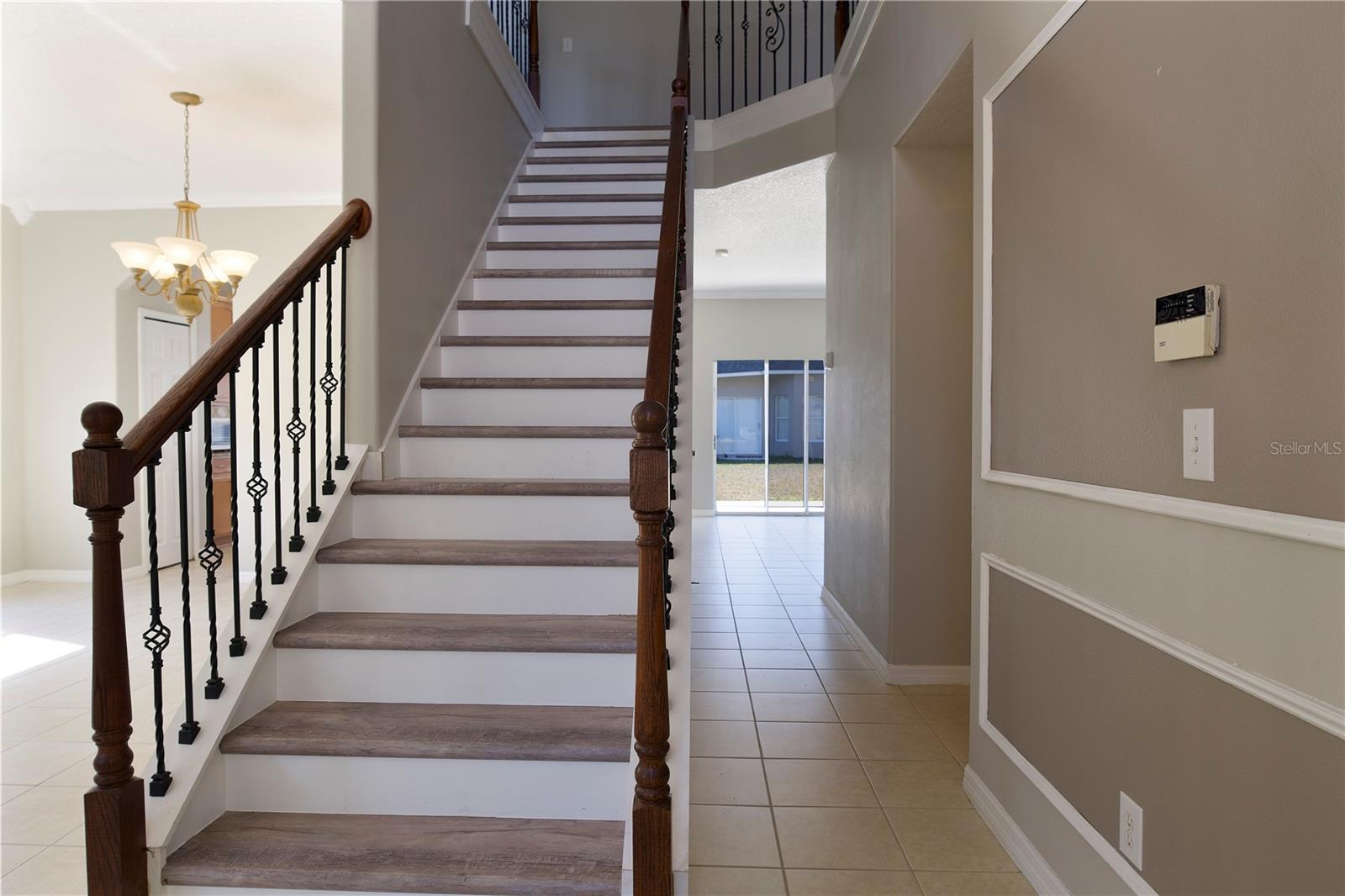 Image 8 of 37 For 10216 Oak Crest Road