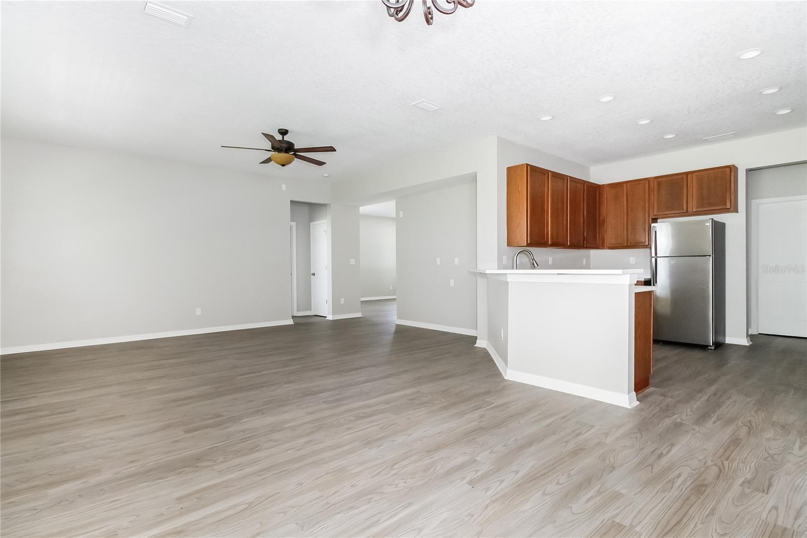 Image 6 of 17 For 7412 Bridgeview Drive