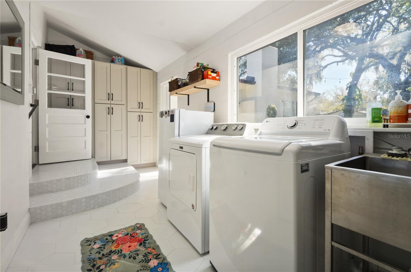 Image 13 of 32 For 1304 Golfview Street