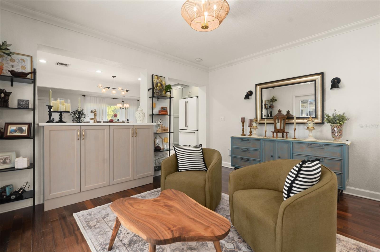 Image 14 of 32 For 1304 Golfview Street