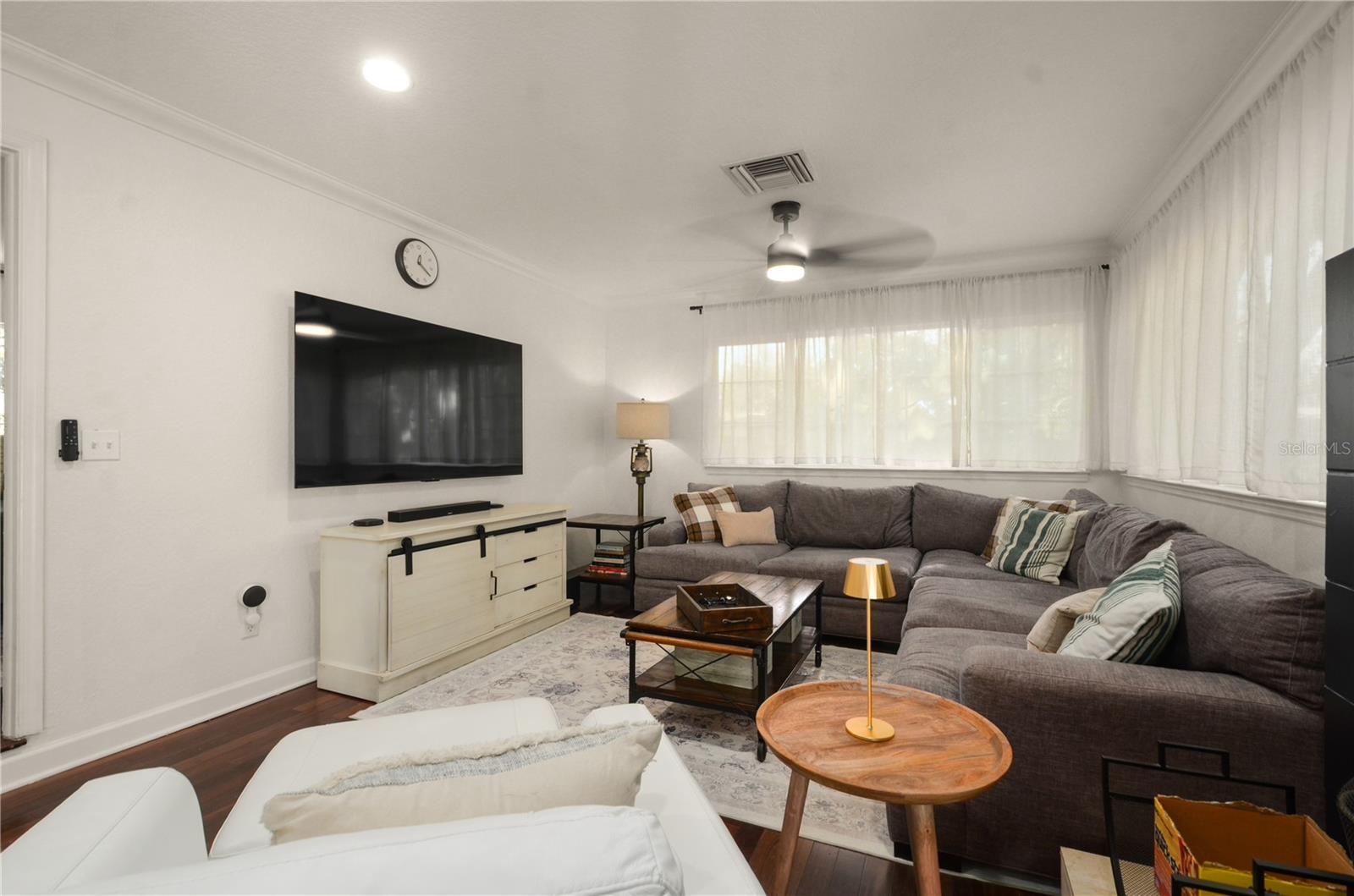 Image 17 of 32 For 1304 Golfview Street