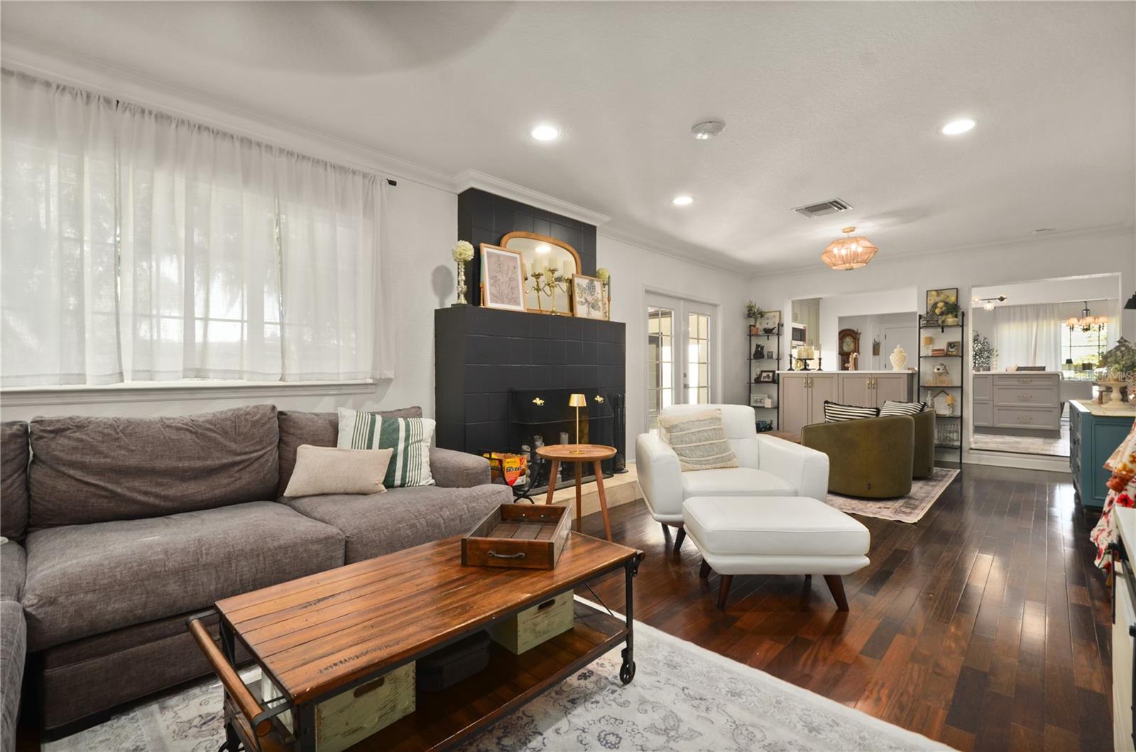 Image 18 of 32 For 1304 Golfview Street