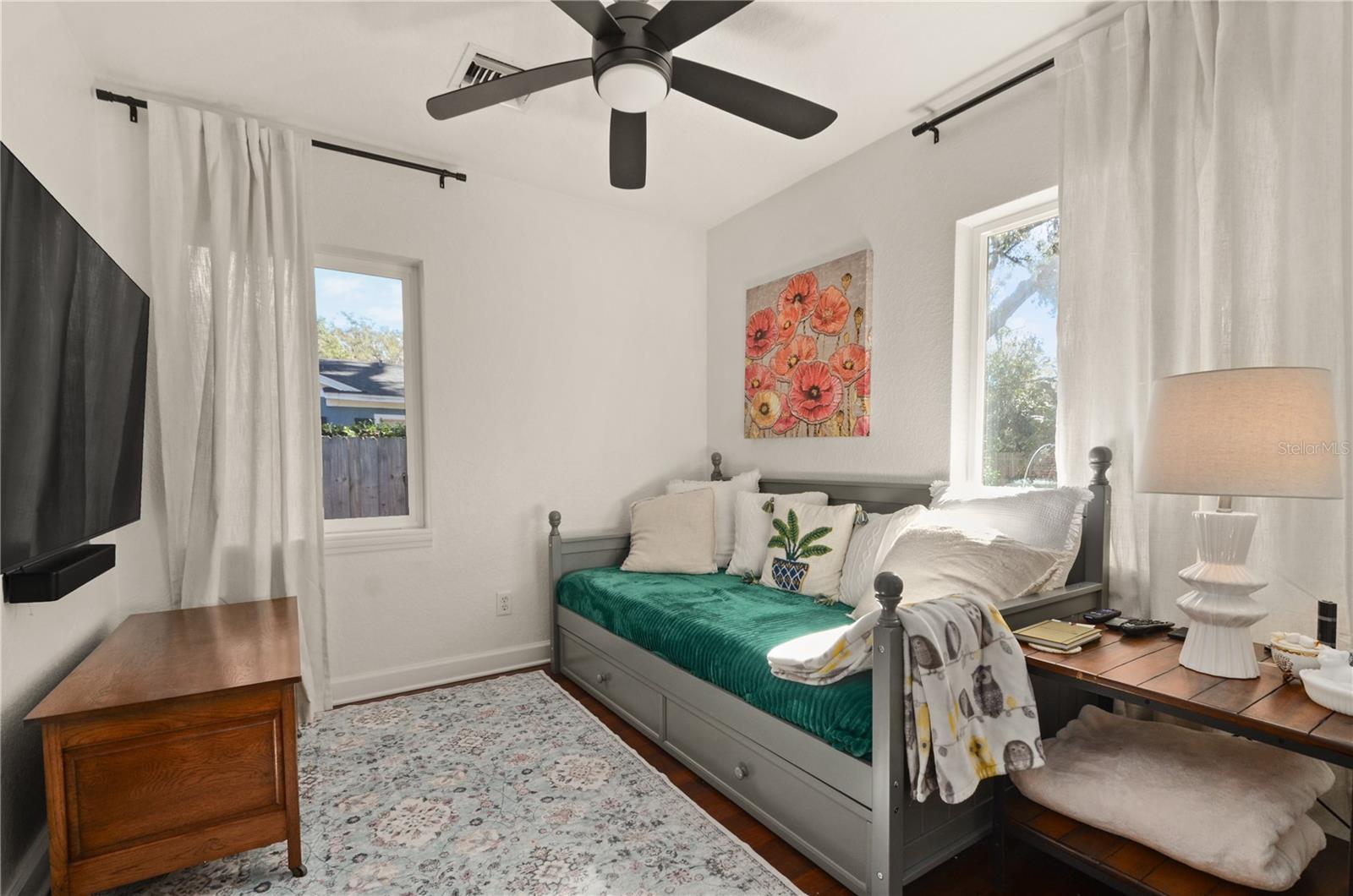 Image 20 of 32 For 1304 Golfview Street