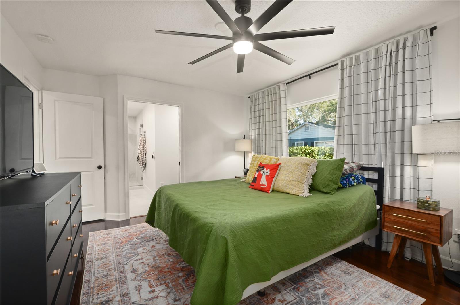 Image 23 of 32 For 1304 Golfview Street