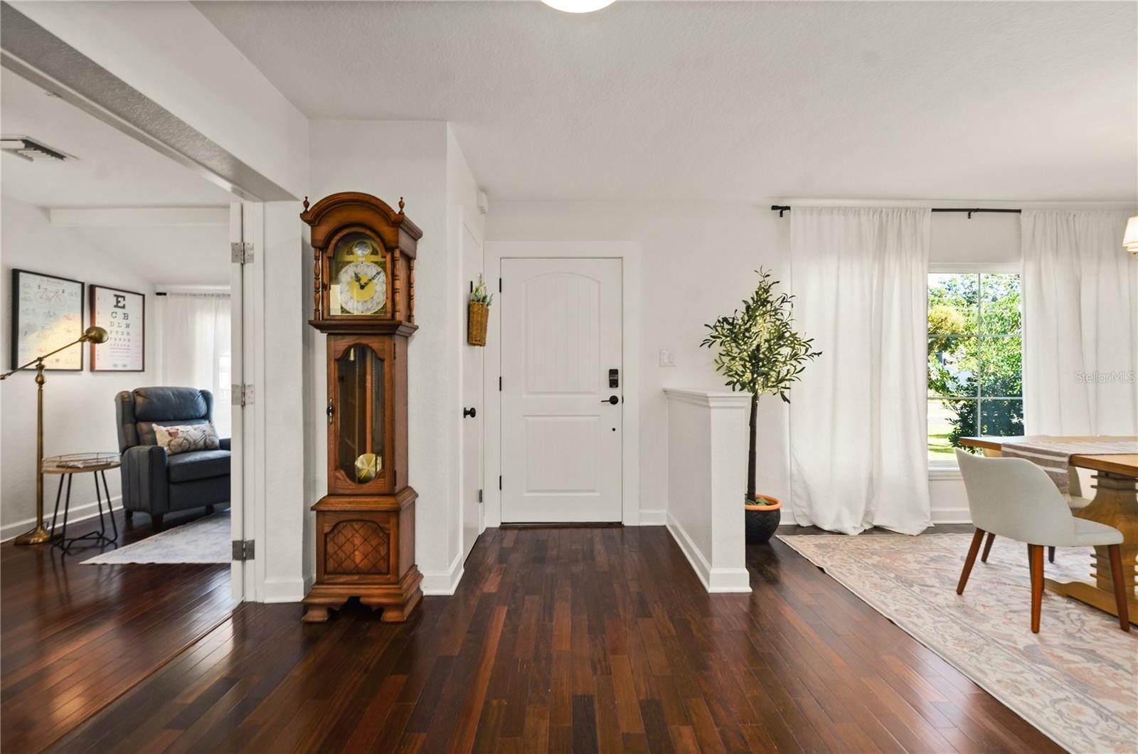 Image 3 of 32 For 1304 Golfview Street