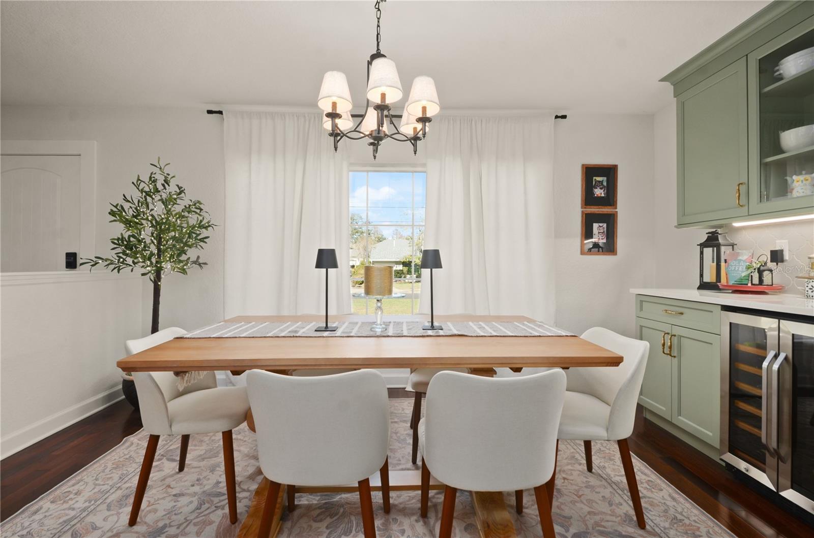 Image 5 of 32 For 1304 Golfview Street