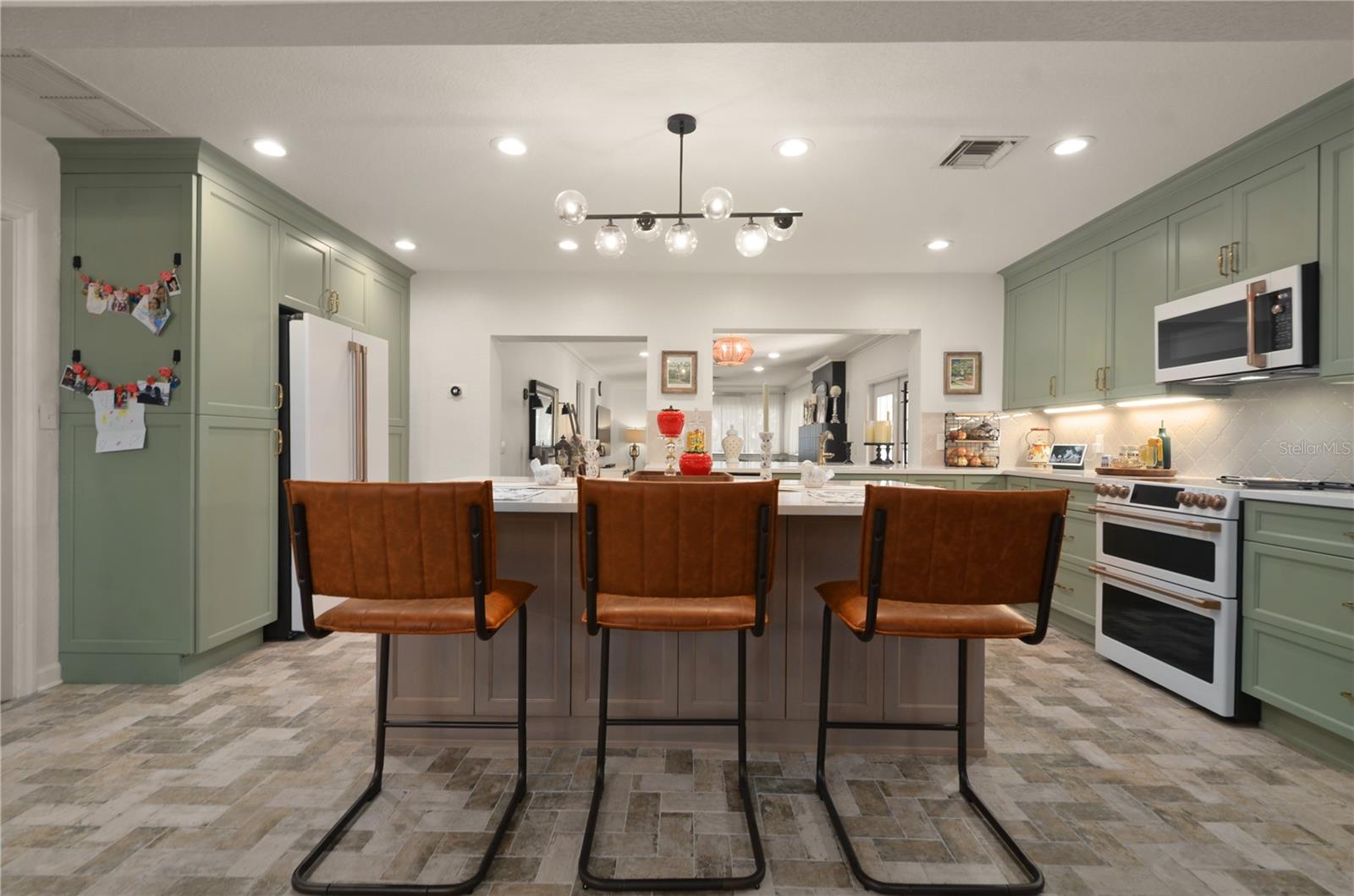 Image 6 of 32 For 1304 Golfview Street