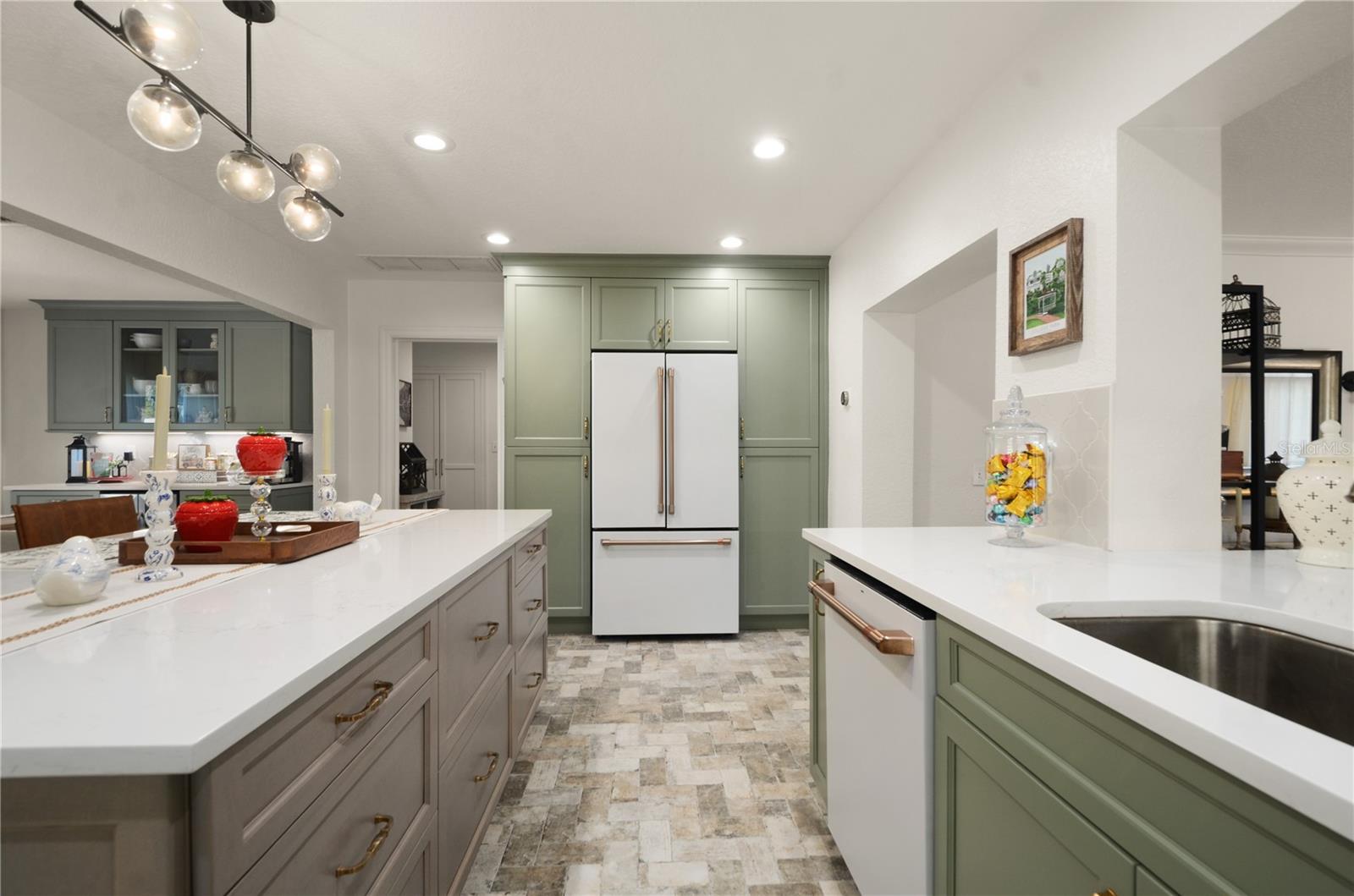 Image 8 of 32 For 1304 Golfview Street