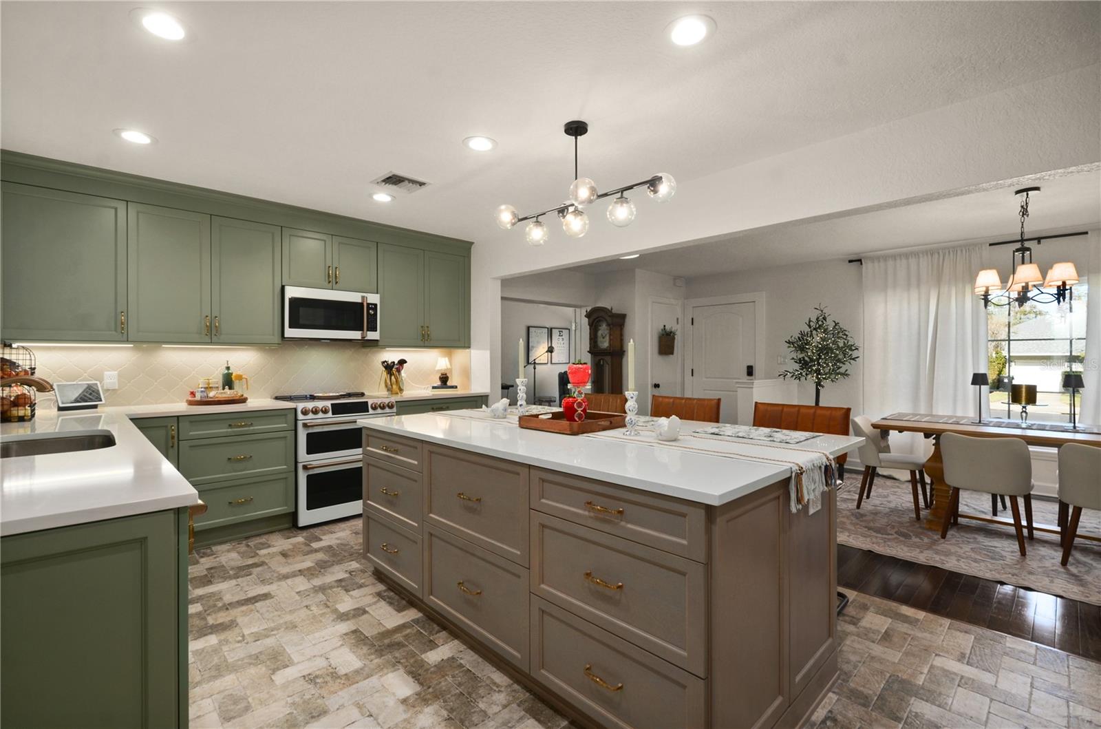 Image 9 of 32 For 1304 Golfview Street