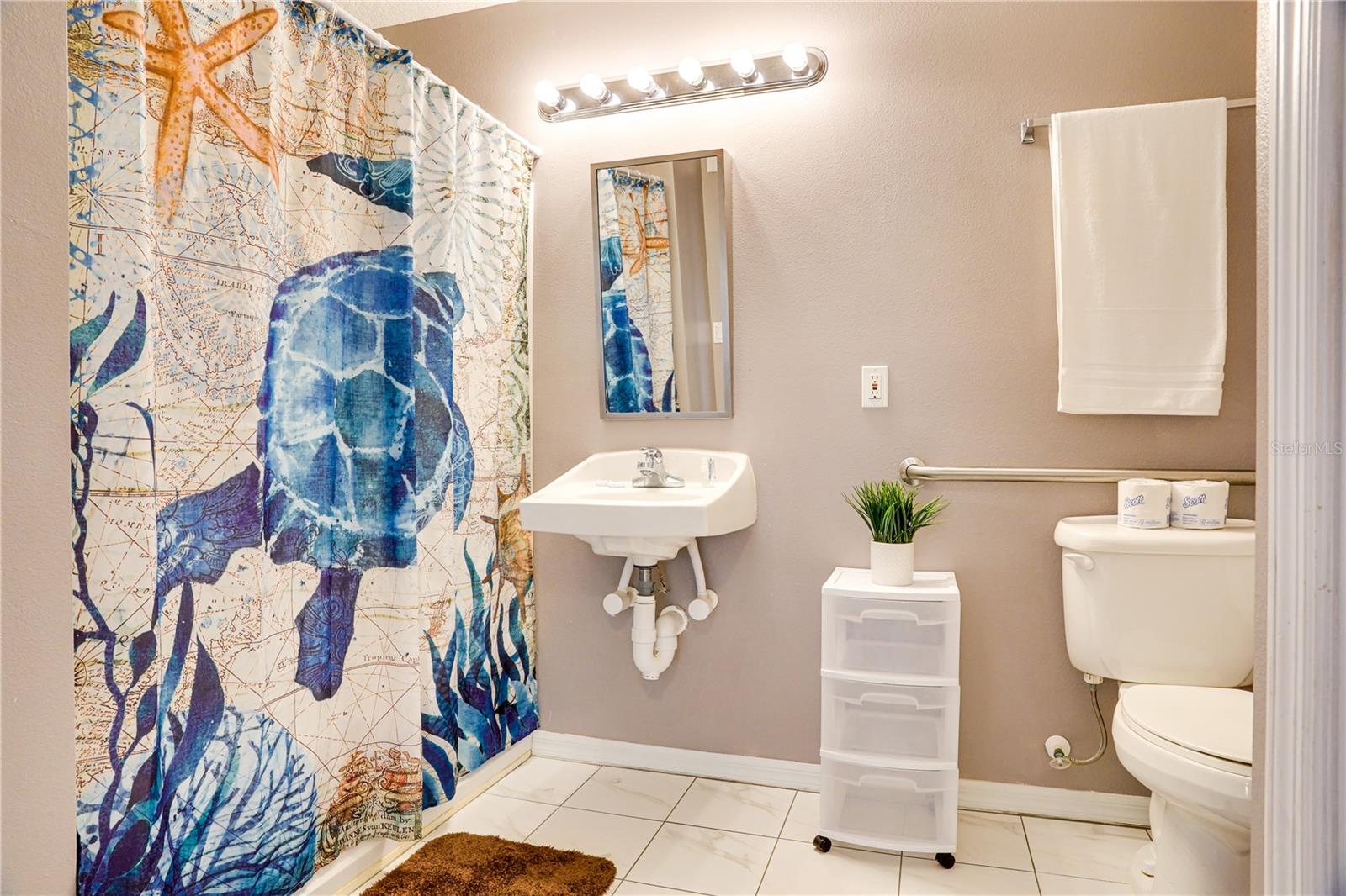 Image 29 of 33 For 8812 Grand Palms Circle A