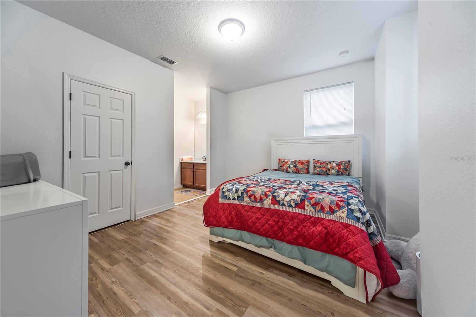 Image 26 of 38 For 8767 Iron Mountain Trail