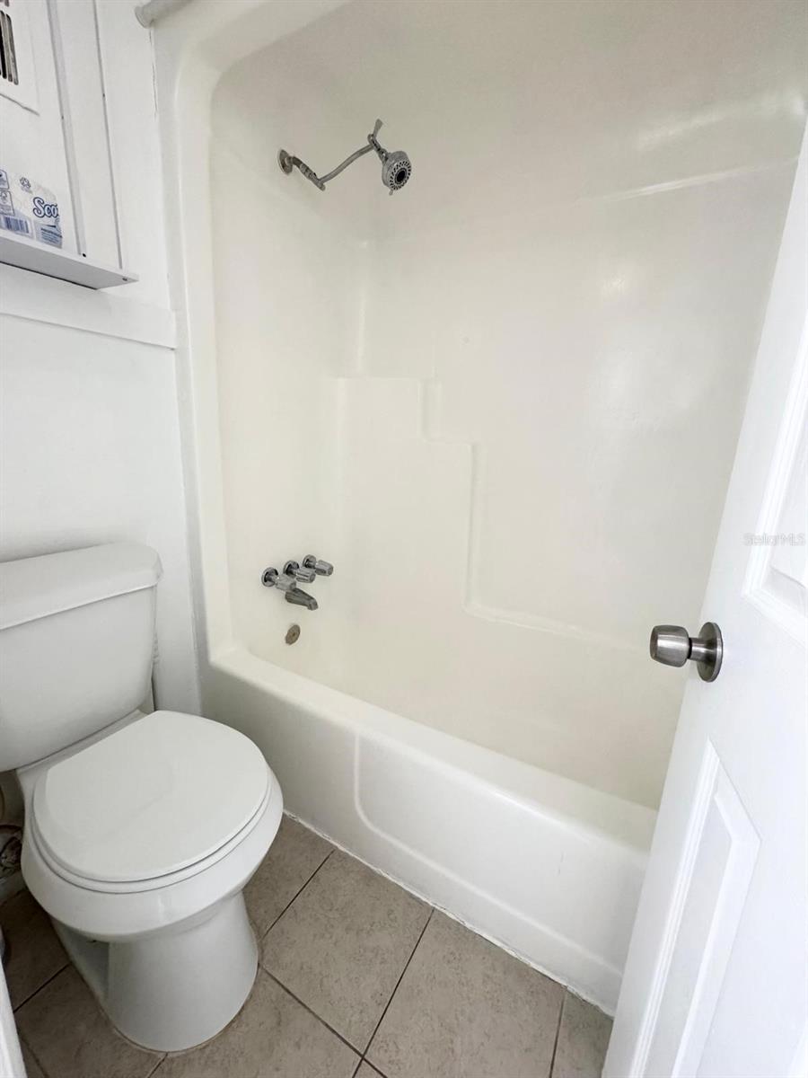 Image 21 of 25 For 2535 Alafaya Trail 68