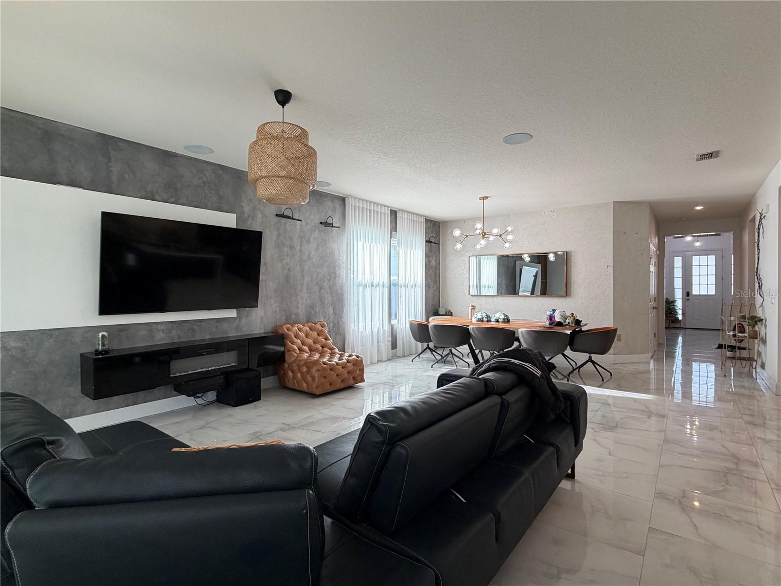 Image 3 of 25 For 2422 Riverbank Cove