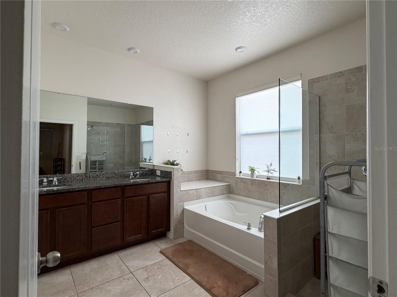 Image 6 of 25 For 2422 Riverbank Cove