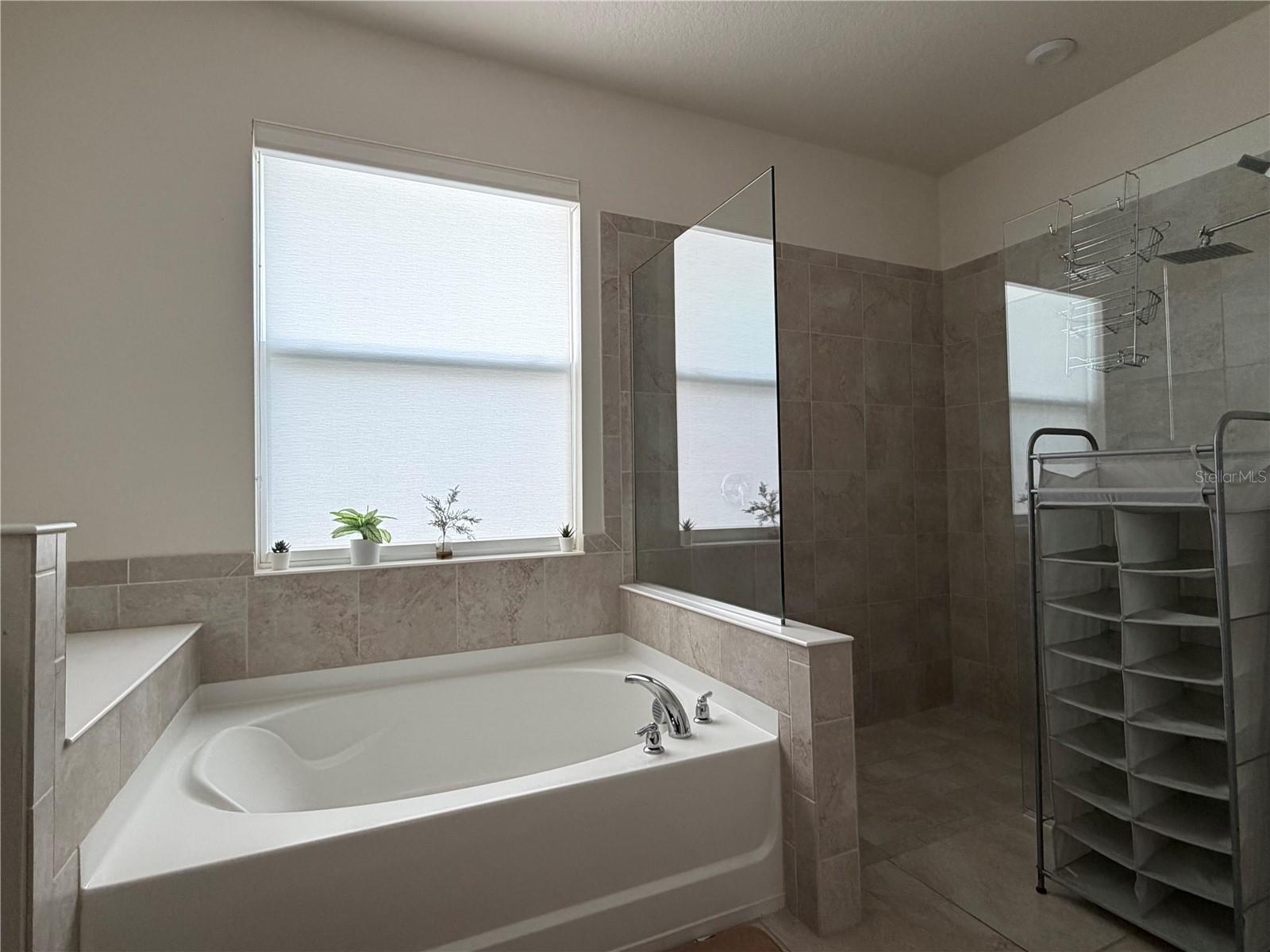 Image 7 of 25 For 2422 Riverbank Cove