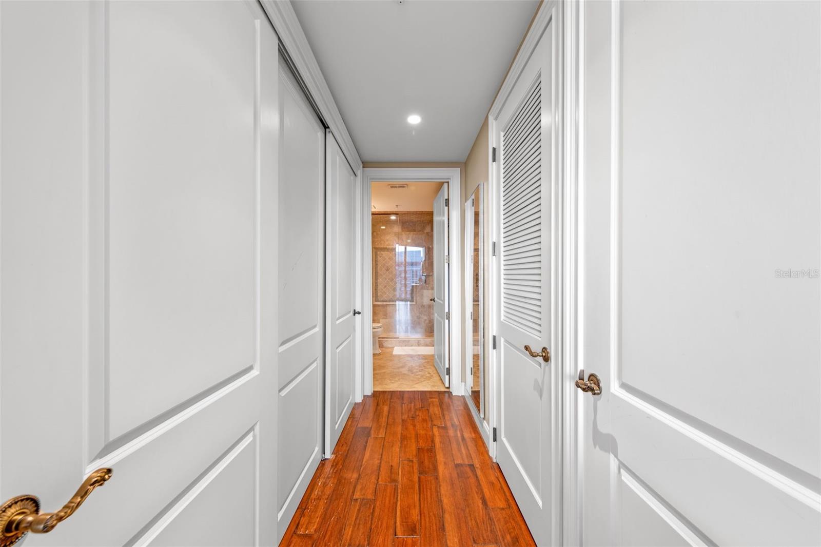 Image 10 of 39 For 155 Court Avenue 2710