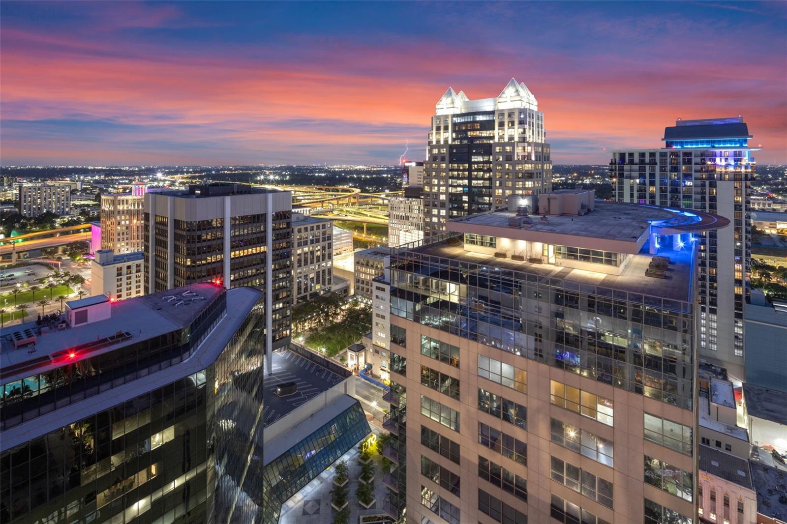 Image 14 of 39 For 155 Court Avenue 2710