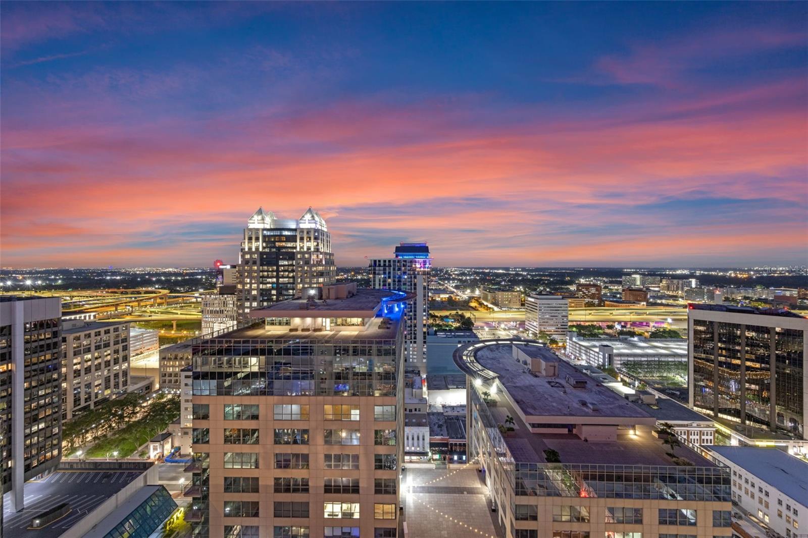 Image 15 of 39 For 155 Court Avenue 2710