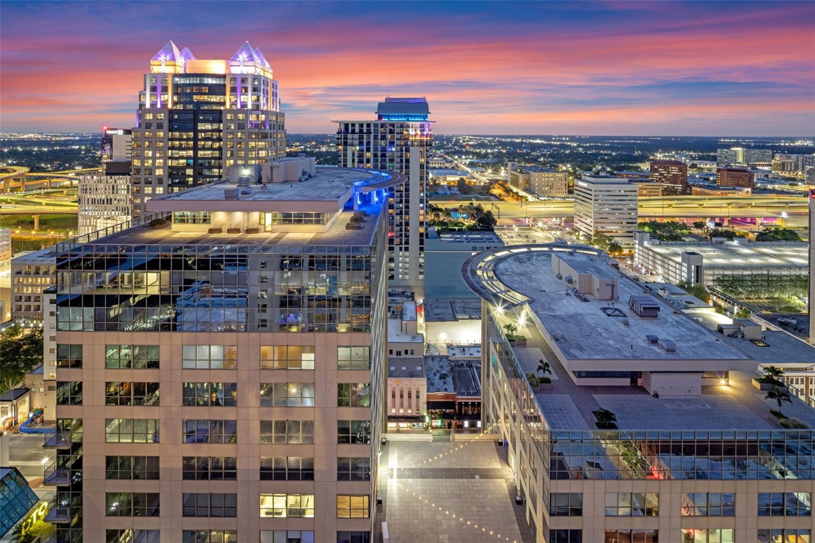 Image 19 of 39 For 155 Court Avenue 2710