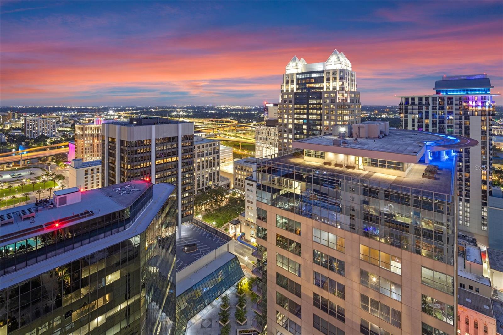 Image 20 of 39 For 155 Court Avenue 2710