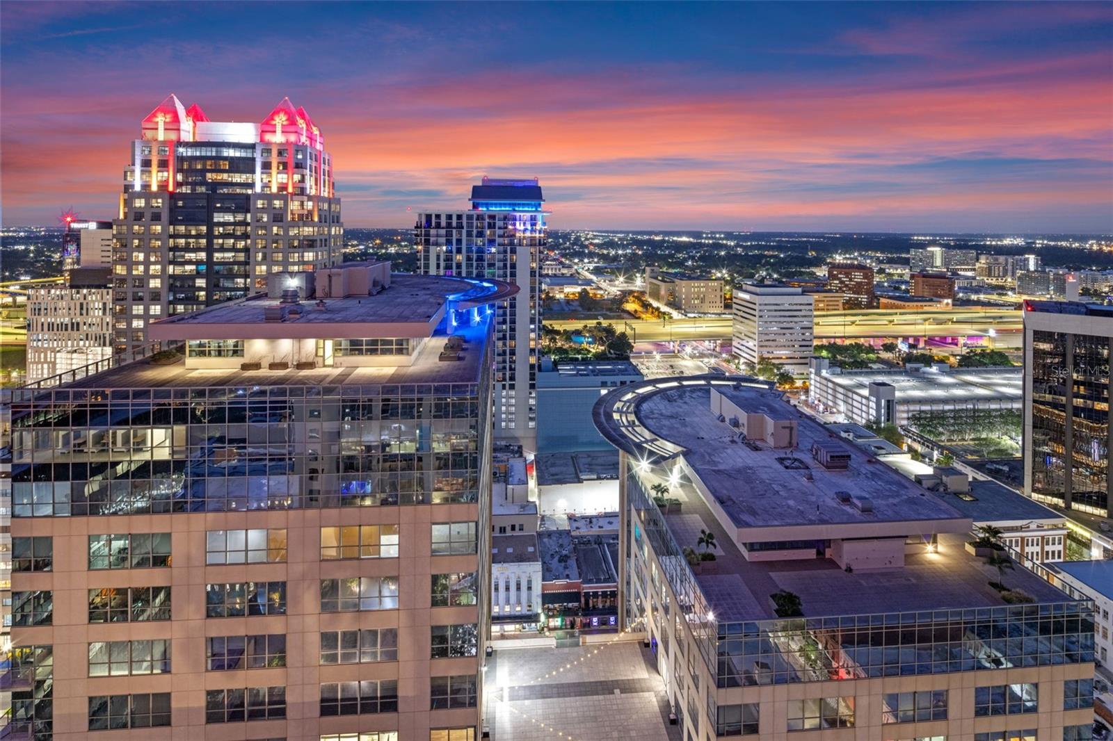 Image 21 of 39 For 155 Court Avenue 2710