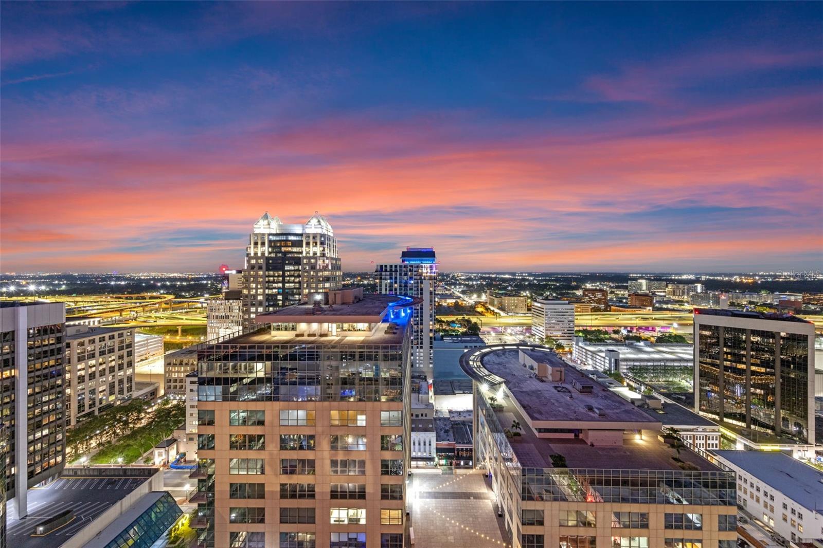 Image 22 of 39 For 155 Court Avenue 2710